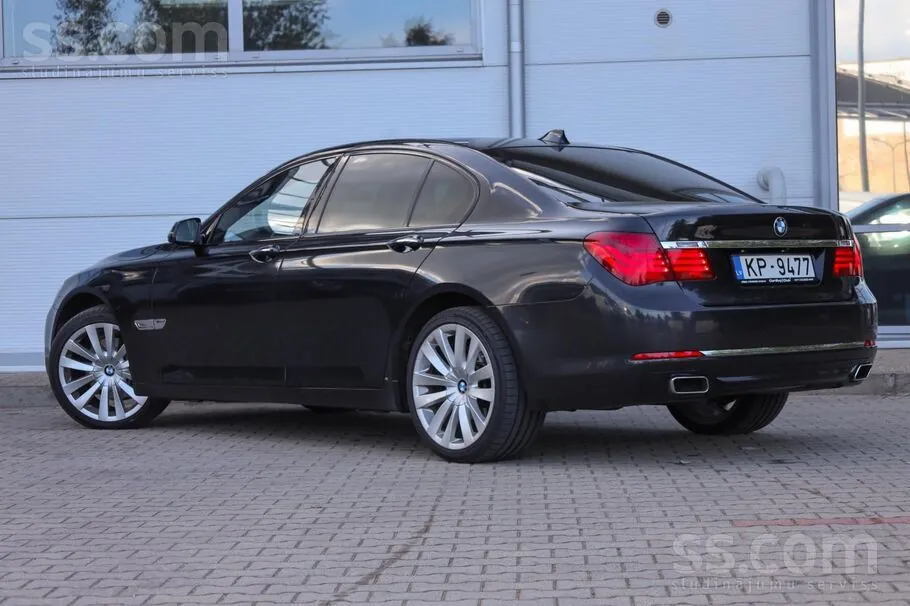BMW 740 2012 photo 4