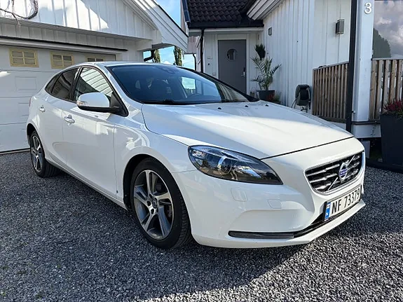 Volvo V40 2015 photo 2