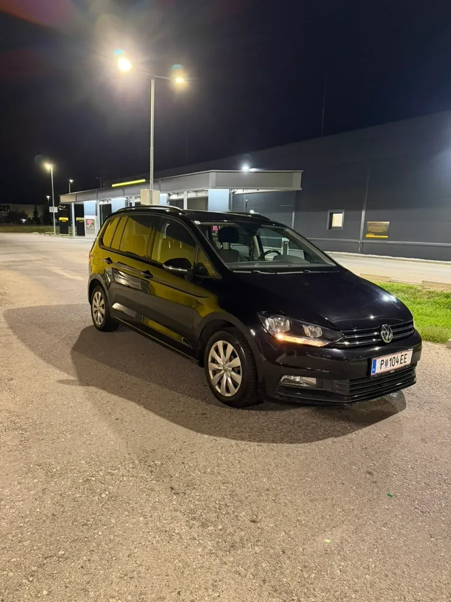 Volkswagen Touran 2016 photo 2