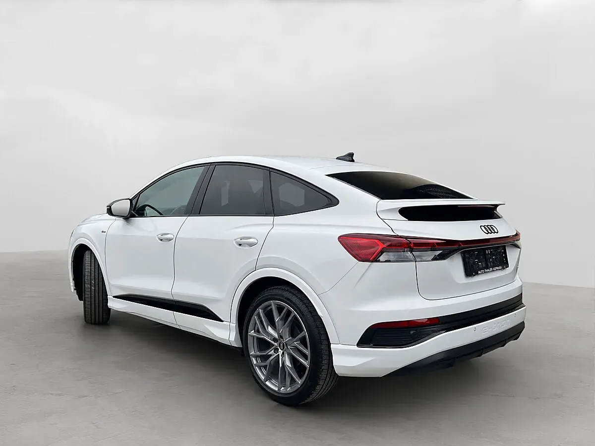 Audi Q4 2023 photo 3