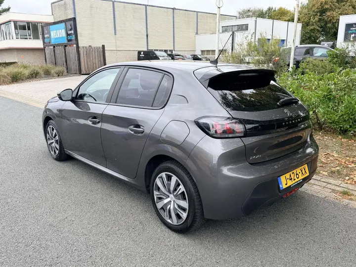 Peugeot 208 2020 photo 3