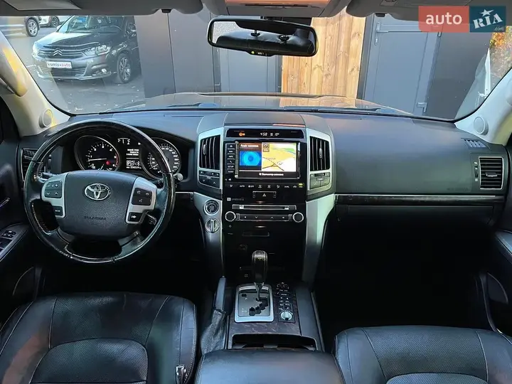 Toyota Land Cruiser 2012 photo 2