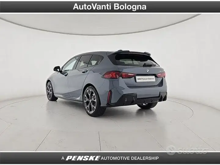 BMW 1 Series 2025 photo 4