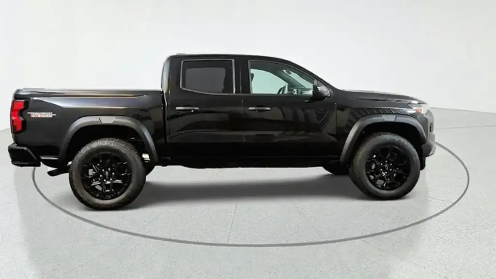 Chevrolet Colorado 2026 photo 2