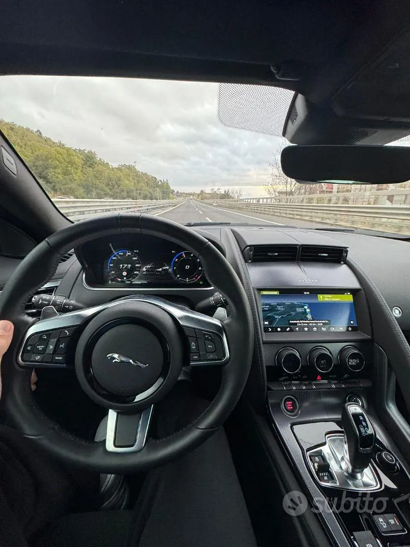 Jaguar F-Type 2024 photo 2