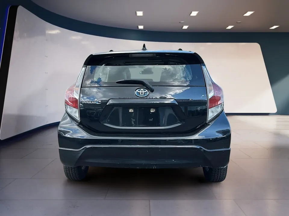 Toyota Prius C 2017 photo 4