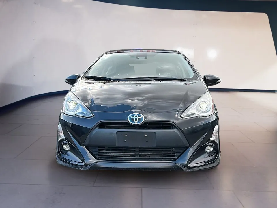 Toyota Prius C 2017 photo 2