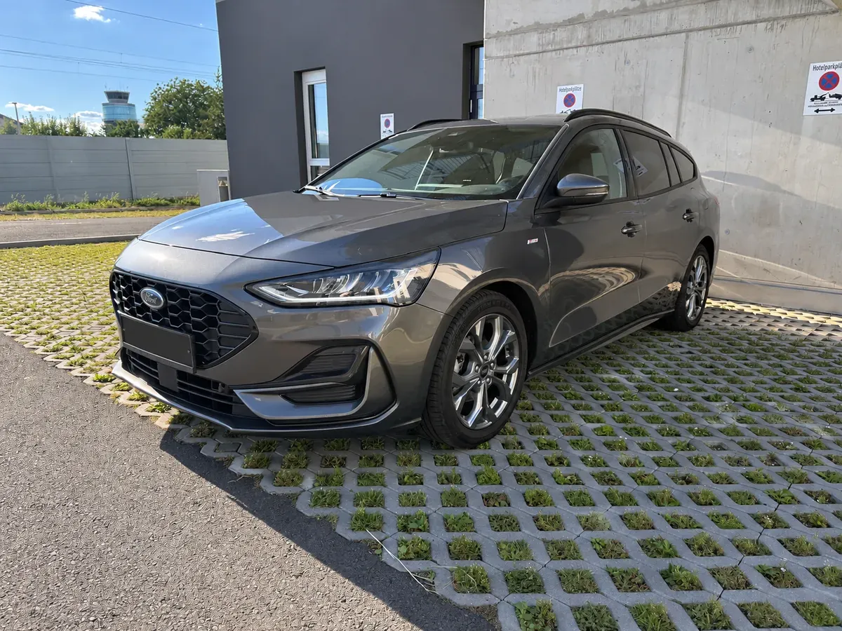 Ford Focus 2023 photo 2