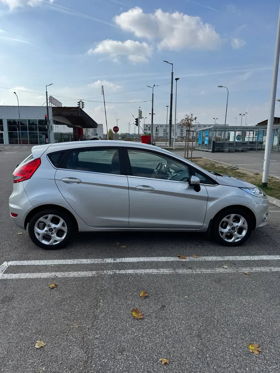 Ford Fiesta 2009 photo 3