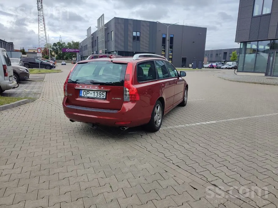 Volvo V50 2011 photo 2
