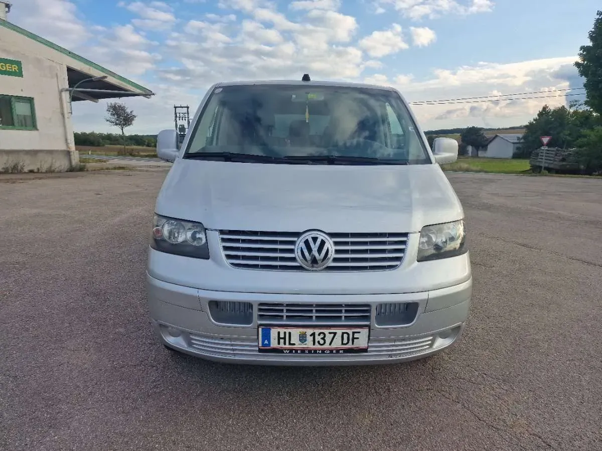Volkswagen Caravelle 2003 photo 2