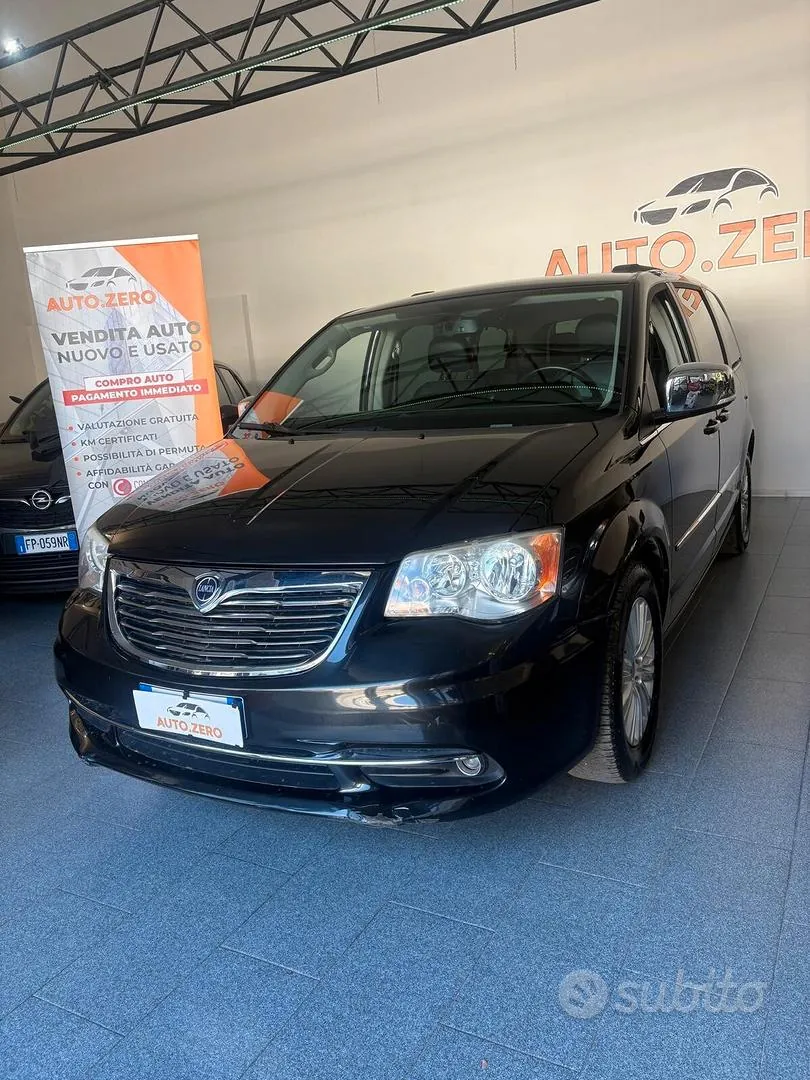 Lancia Voyager 2014 photo 2