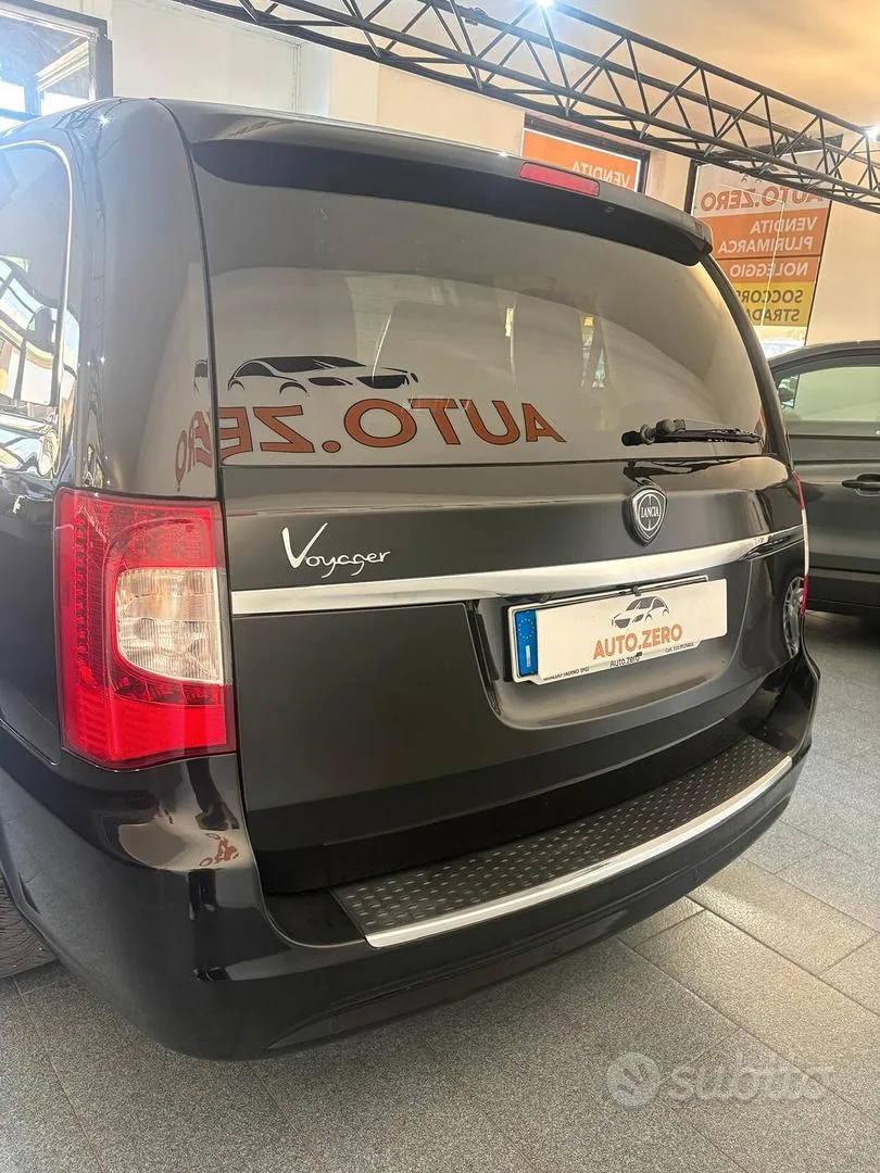 Lancia Voyager 2014 photo 5