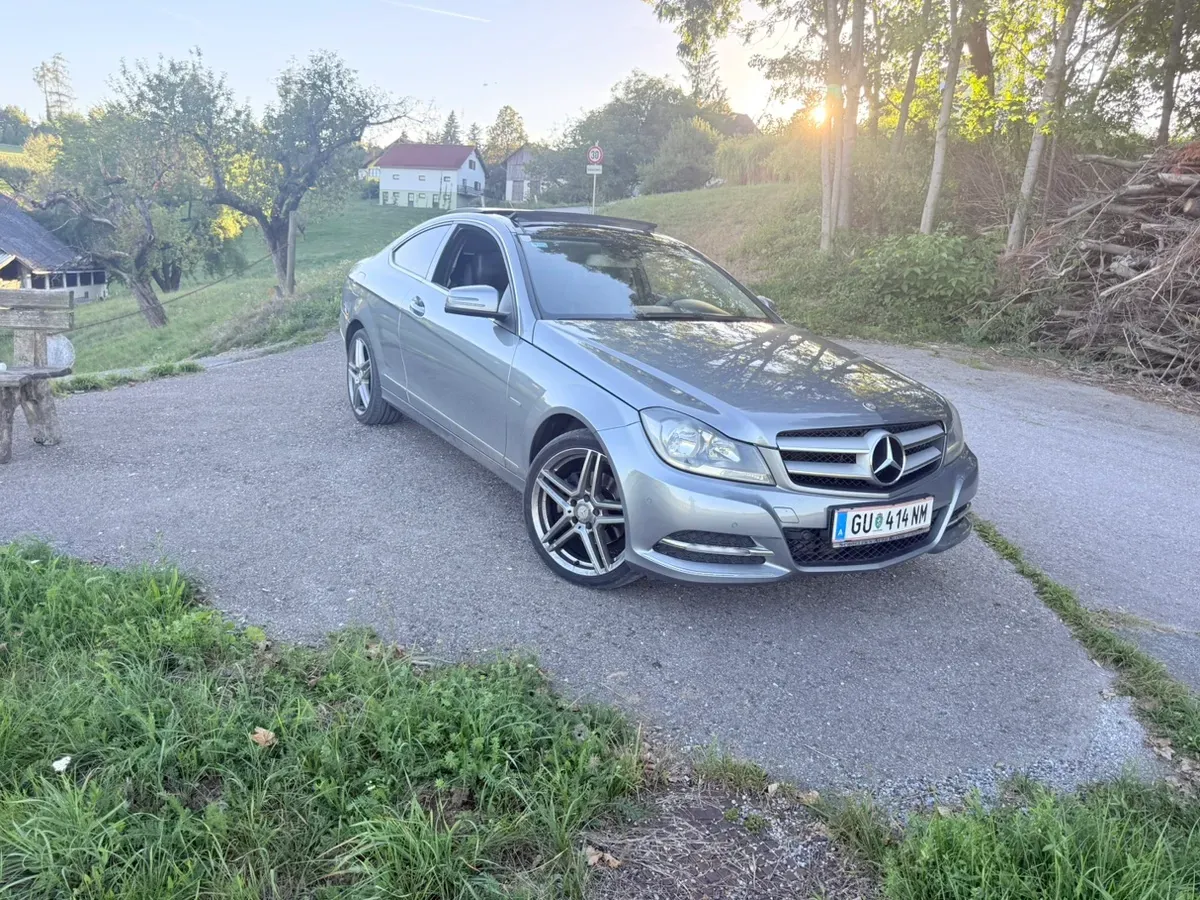 Mercedes-Benz C-Class 2011 photo 2