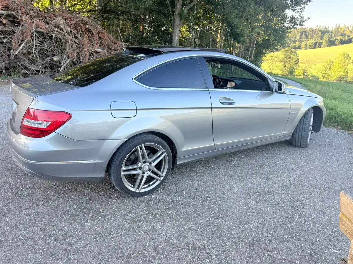 Mercedes-Benz C-Class 2011 photo 3