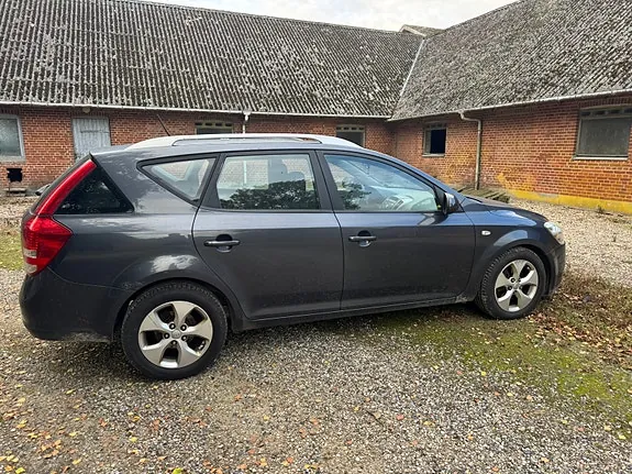 Kia Ceed 2010 photo 2