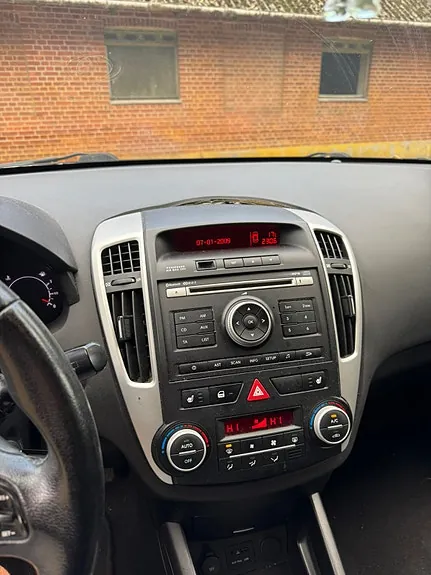 Kia Ceed 2010 photo 4