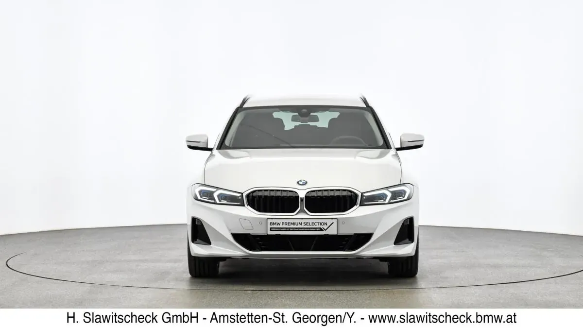 BMW 3 Series 2025 photo 2