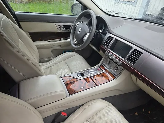 Jaguar Xf 2009 photo 4