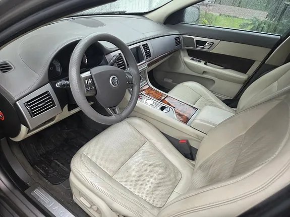 Jaguar Xf 2009 photo 2