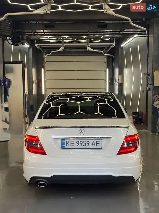 Mercedes-Benz C-Class 2012 photo 2