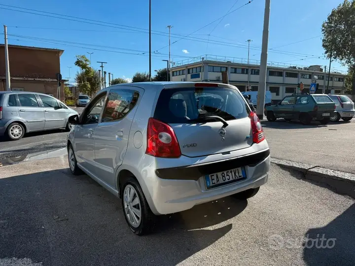 Nissan Pixo 2010 photo 4
