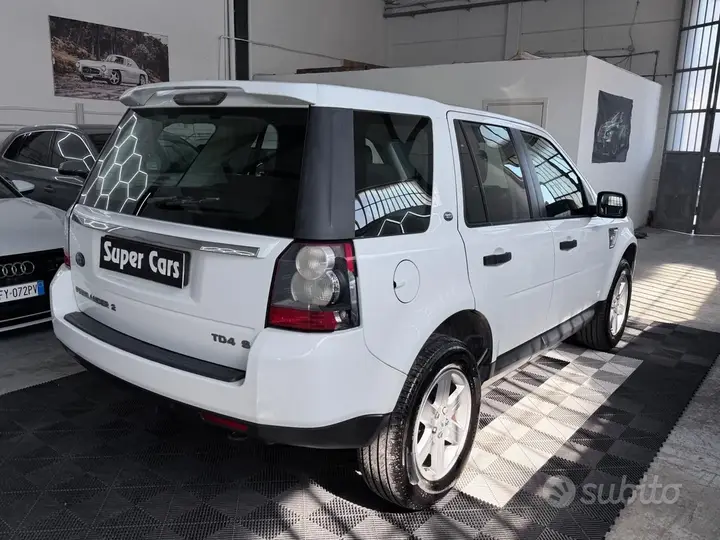 Land Rover Freelander 2012 photo 4