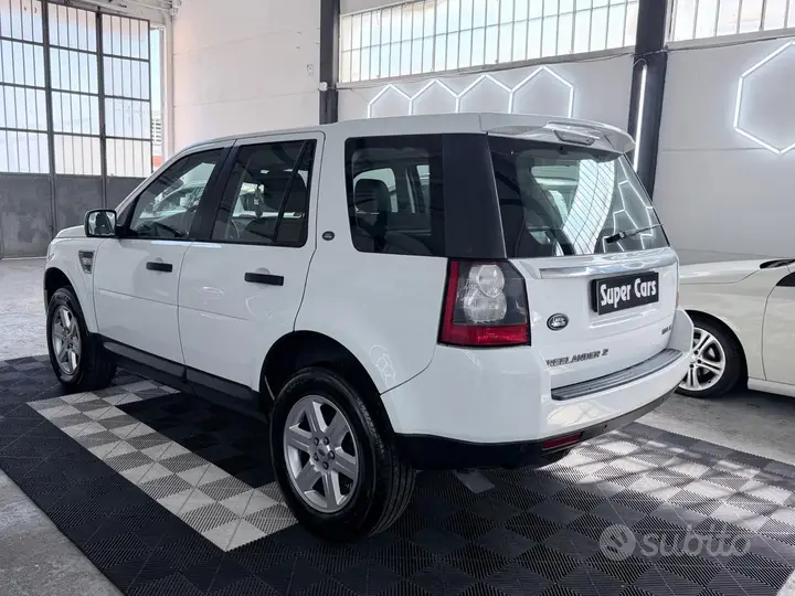 Land Rover Freelander 2012 photo 5