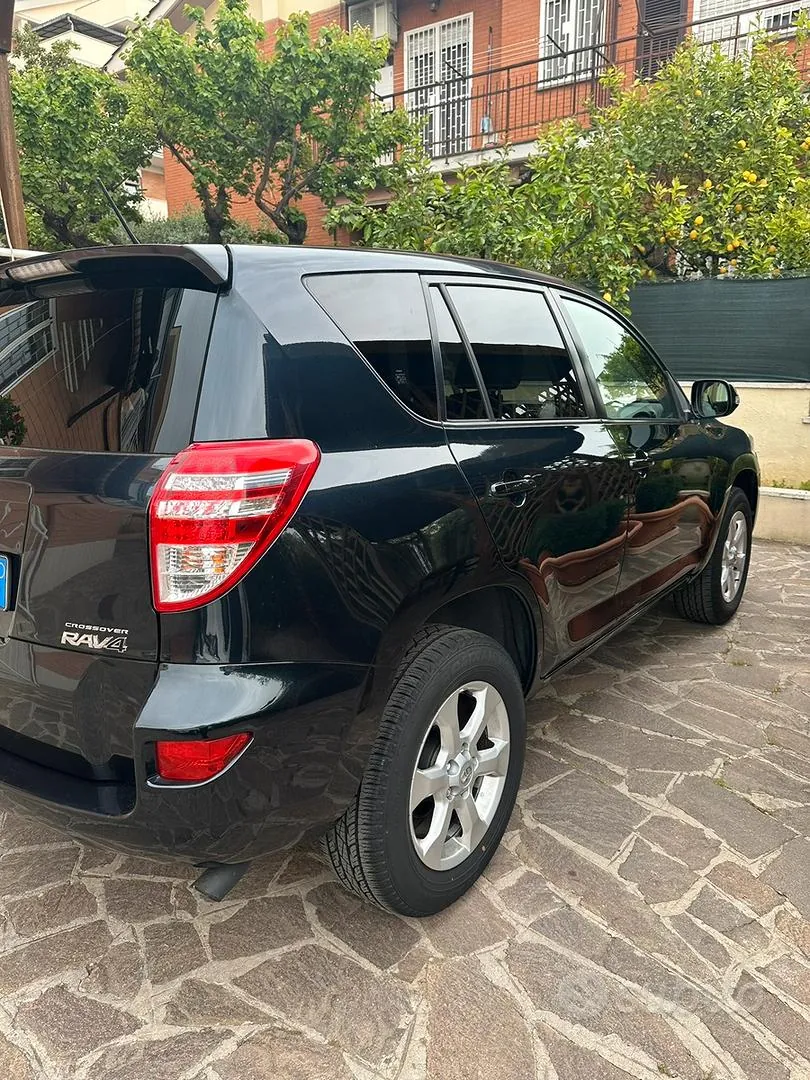 Toyota Rav4 2011 photo 2