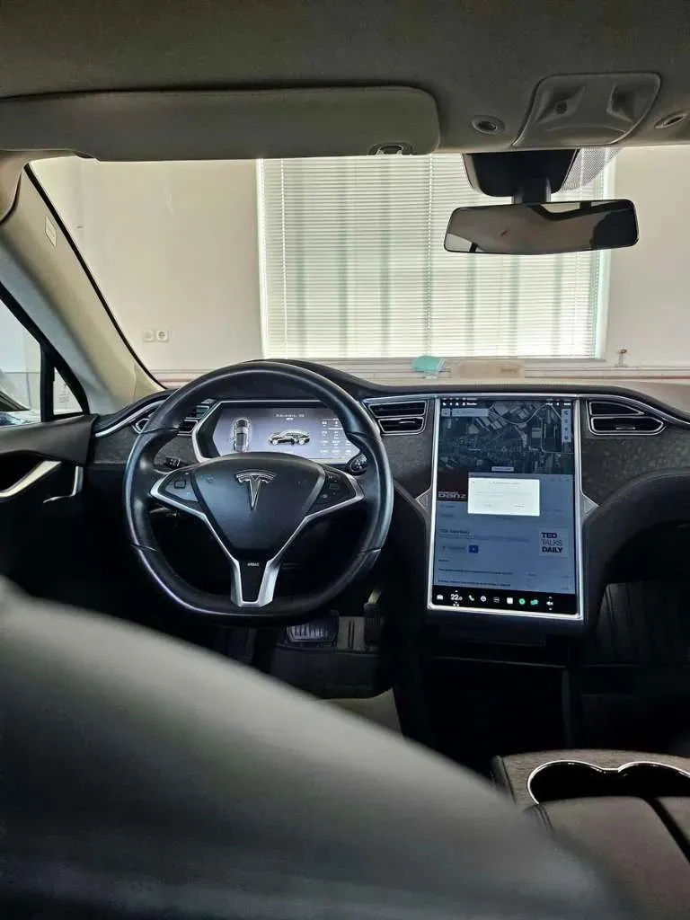 Tesla Model S 2013 photo 2
