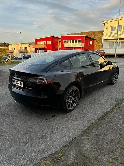Tesla Model 3 2021 photo 2