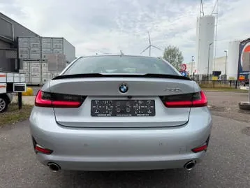 BMW 330E 2019 photo 2