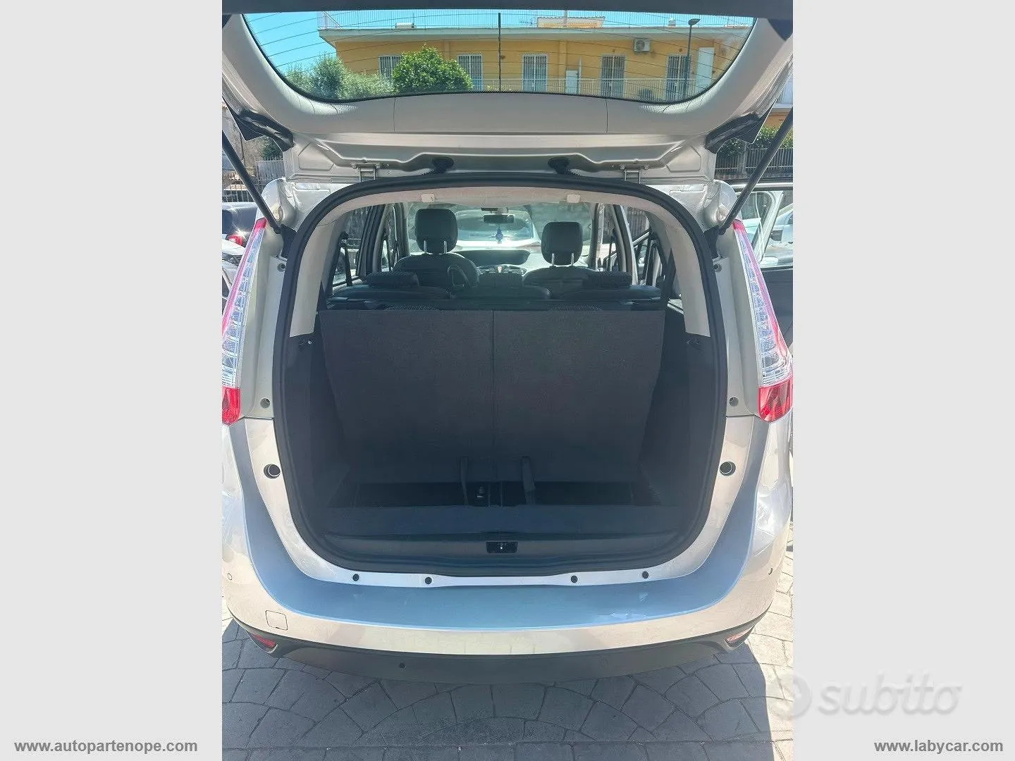 Renault Scenic 2011 photo 4