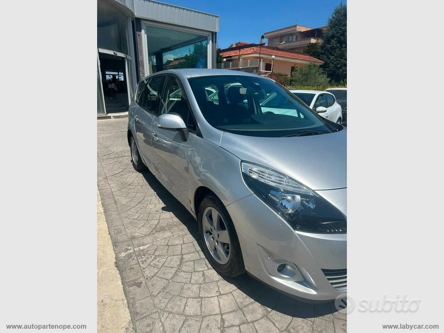 Renault Scenic 2011 photo 3