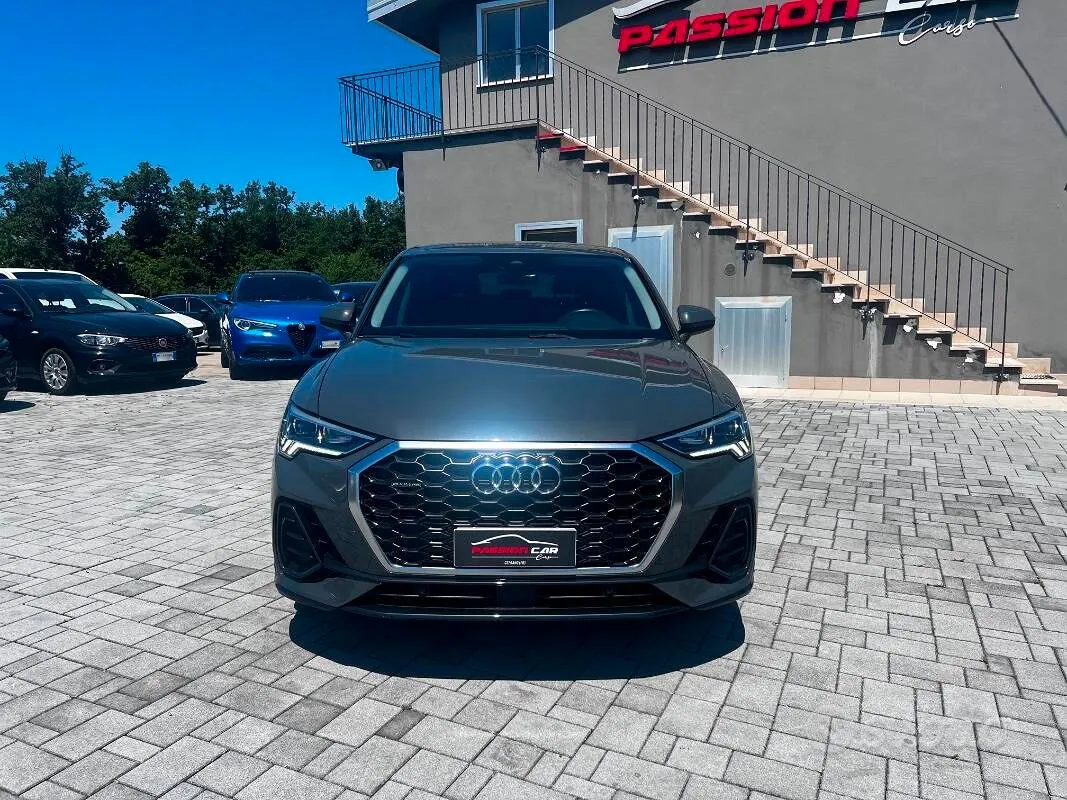 Audi Q3 2022 photo 2