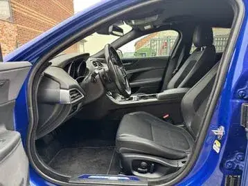 Jaguar Xe 2017 photo 3