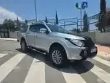 Mitsubishi L200 2017 photo 2