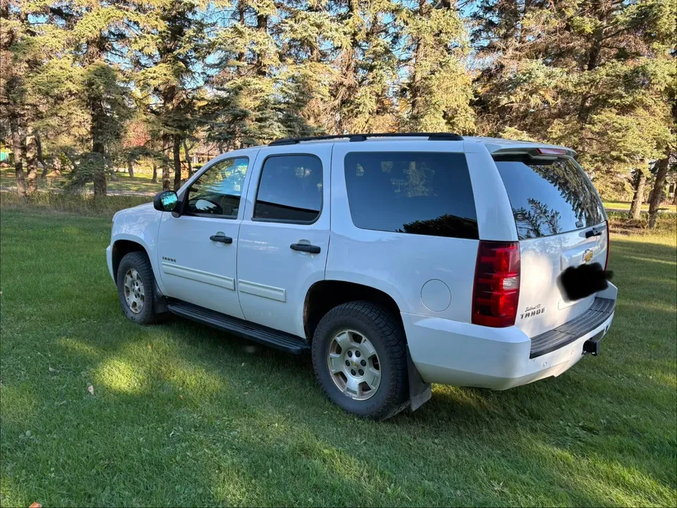 Chevrolet Tahoe 2014 photo 2