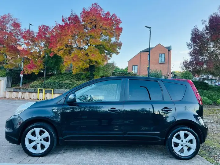Nissan Note 2010 photo 4