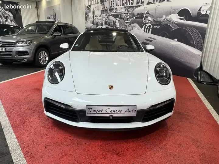 Porsche 911 2019 photo 2