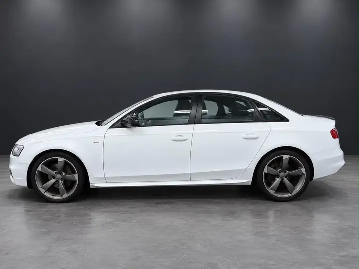 Audi A4 2012 photo 4