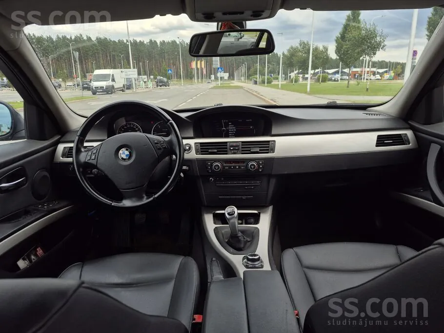 BMW 318 2009 photo 5