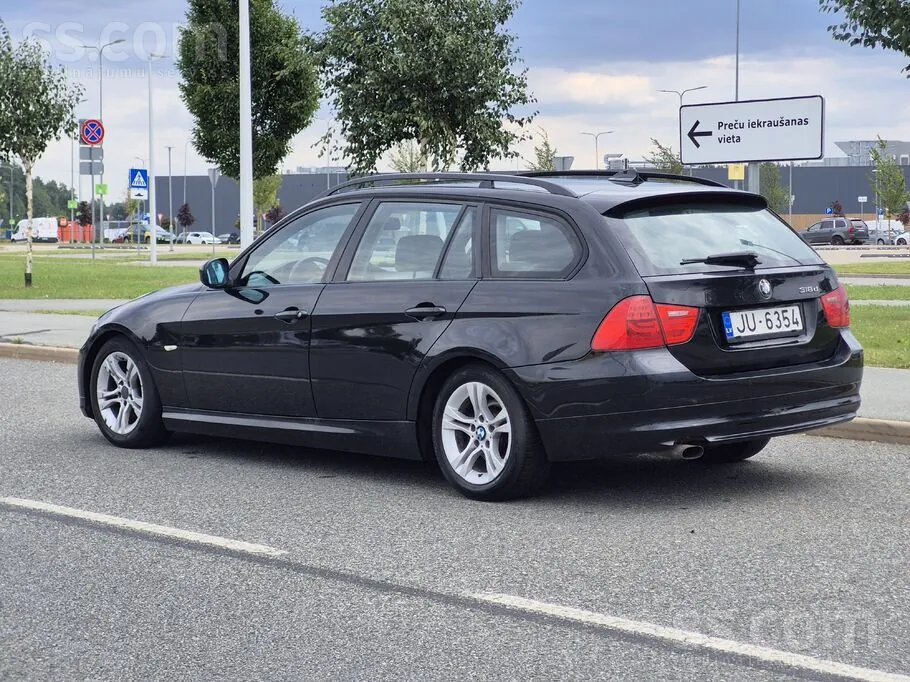 BMW 318 2009 photo 4