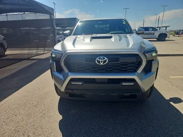 Toyota Tacoma 2025 photo 2