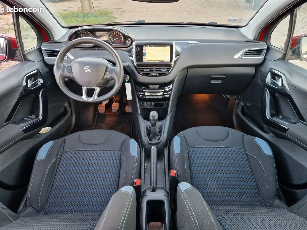 Peugeot 208 2014 photo 3