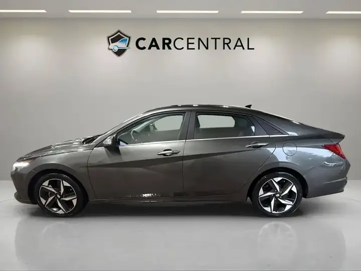 Hyundai Elantra 2023 photo 2