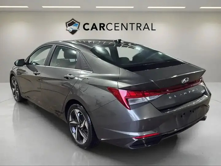 Hyundai Elantra 2023 photo 3