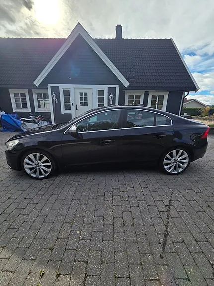 Volvo S60 2012 photo 2