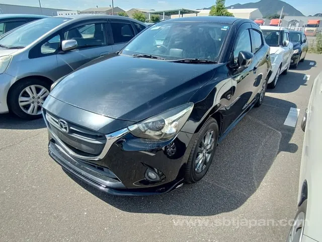 Mazda Demio 2014 photo 2