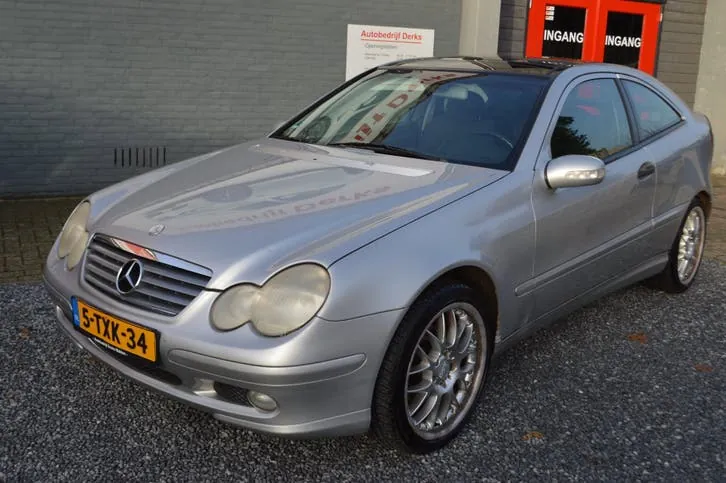 Mercedes-Benz C-Class 2001 photo 2